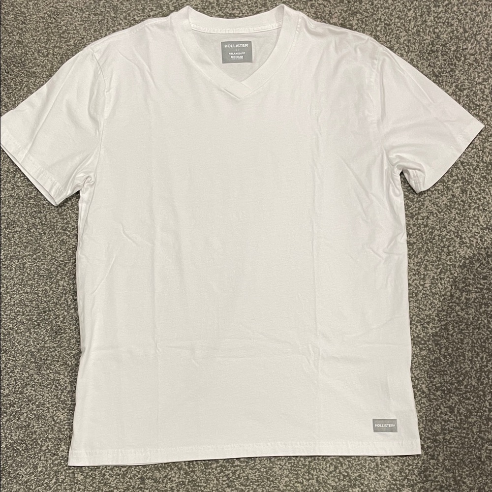 Hollister Men's Relaxed Fit White V-Neck Tee